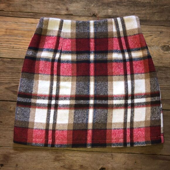SET😍 plaid fleece skirt size Xs and Feathers top adjustable both NWOT - Picture 5 of 6